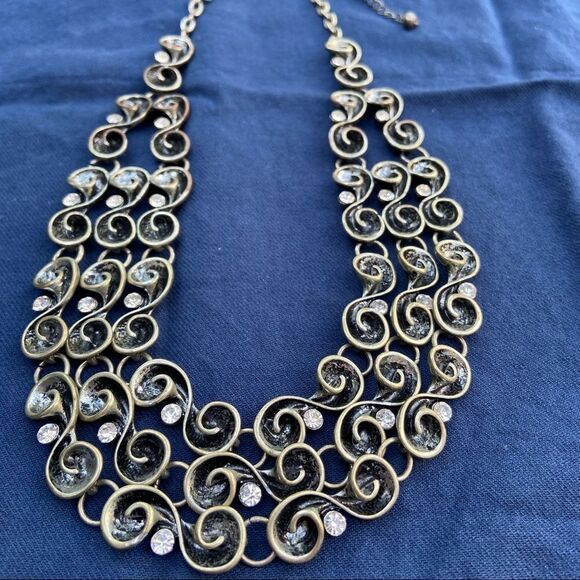 Dramatic serpentine rhinestone studded necklace - Picture 8 of 8